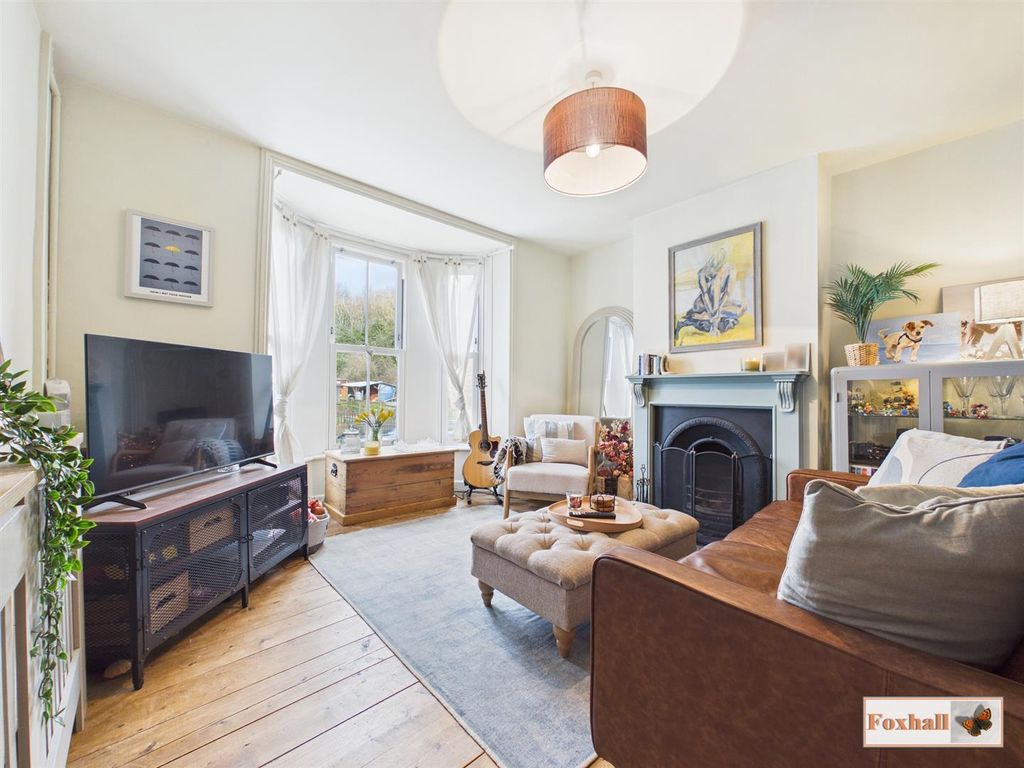 Property photo 2 of 17 Lounge