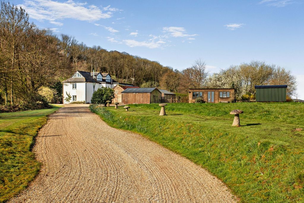 Property photo 2 of 21 Driveway