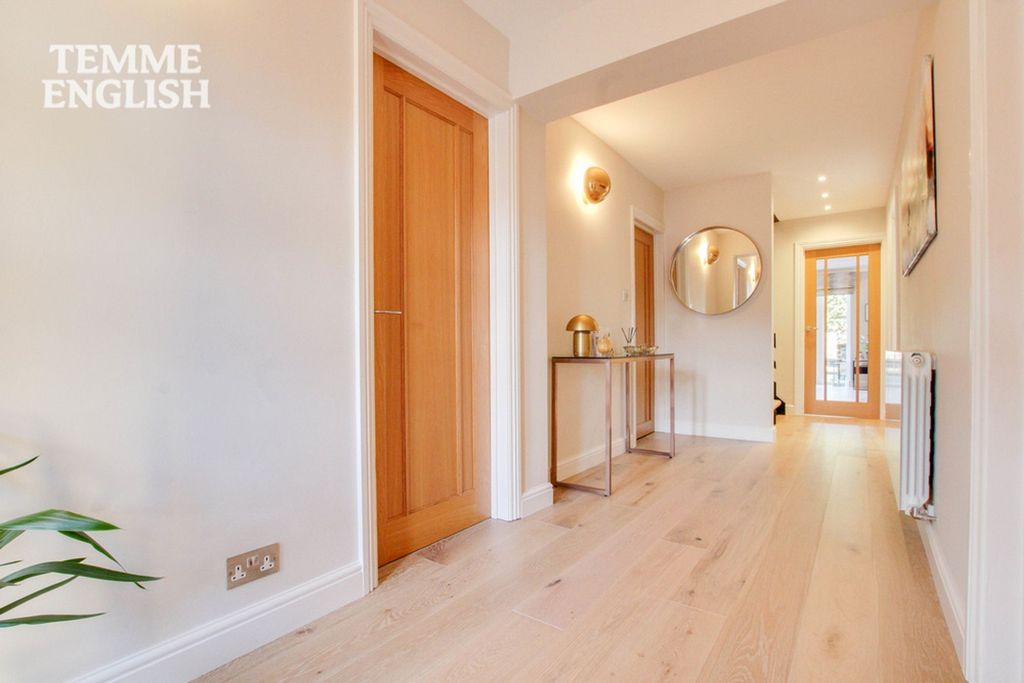 Property photo 2 of 40