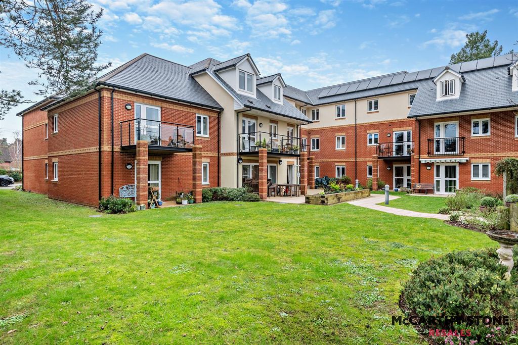 Property photo 1 of 42 8583239-Exterior04-800.Jpg