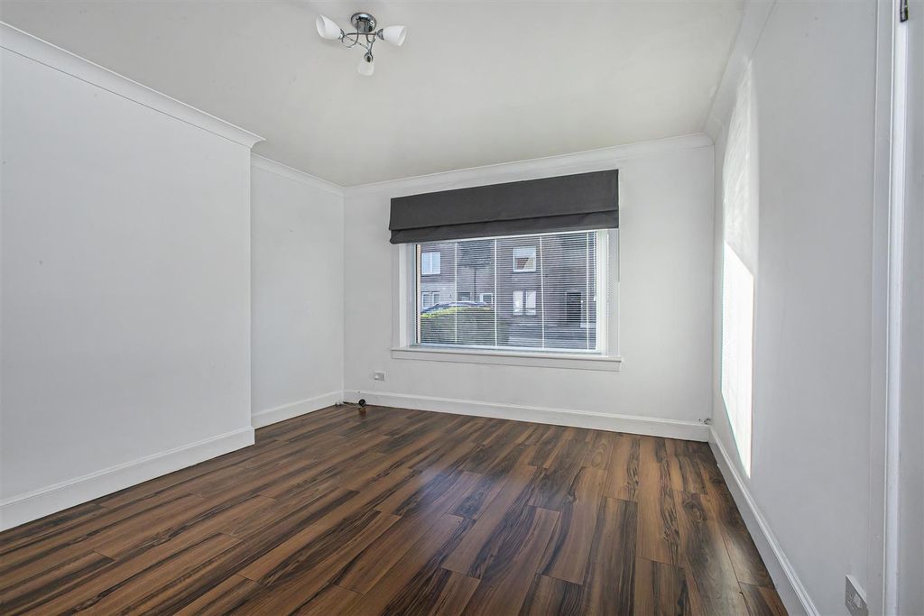 Property photo 3 of 21 Rdc0406Levi Lounge (2).Jpg