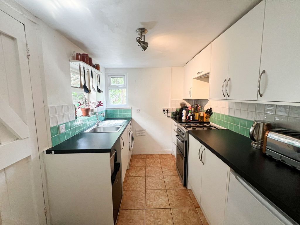 Property photo 3 of 11 Harrow Rd E11