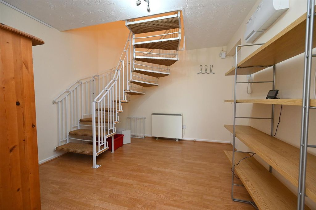 Property photo 2 of 14 Hallway.Jpg