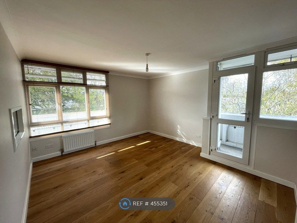 Property photo 1 of 17 Living Room