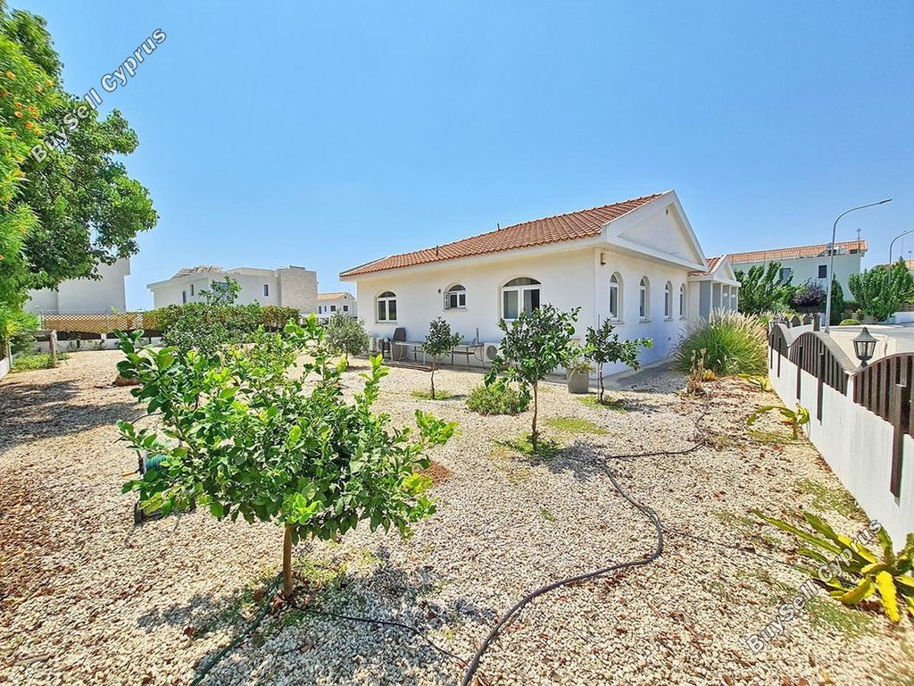 Property photo 2 of 37