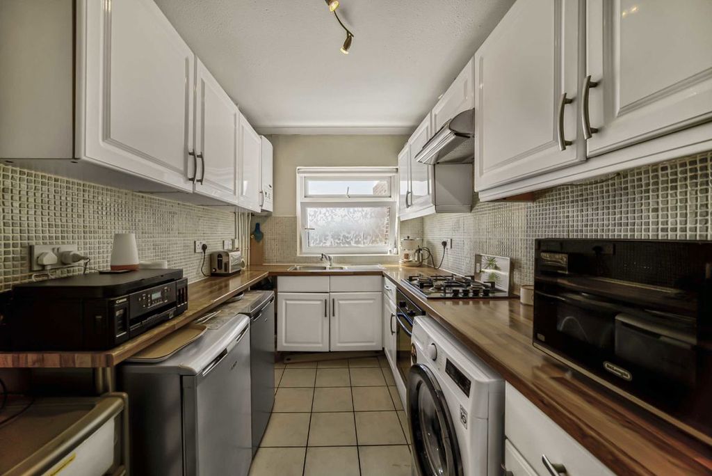 Property photo 3 of 4