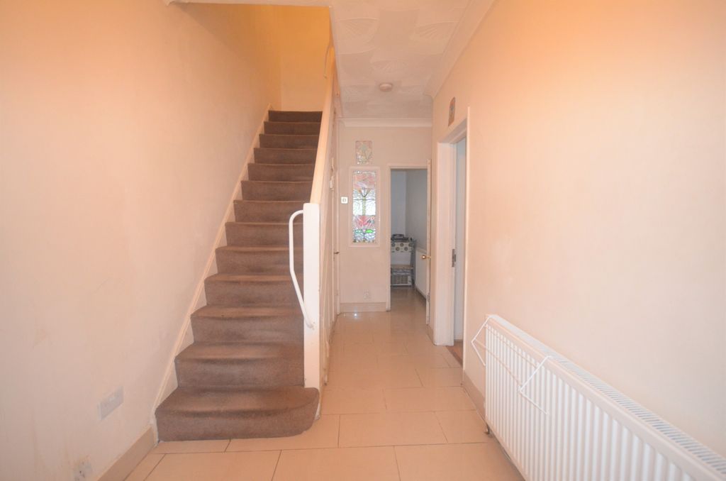 Property photo 1 of 9 Three Bedroom House