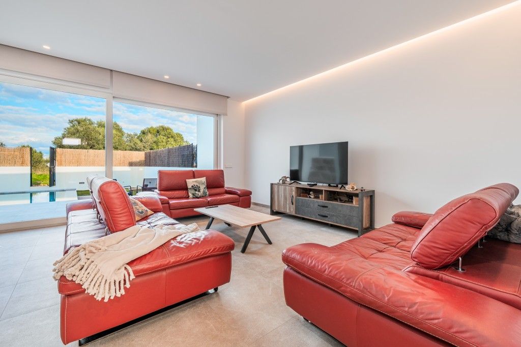 Property photo 3 of 17 Living (1)