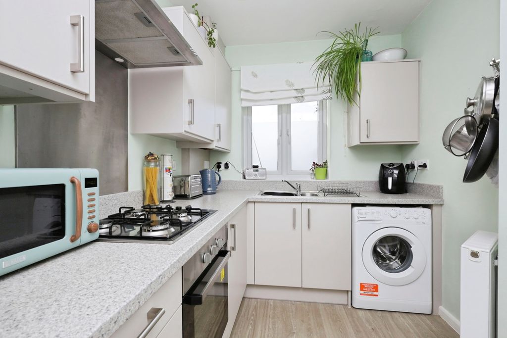 Property photo 2 of 17 Photo