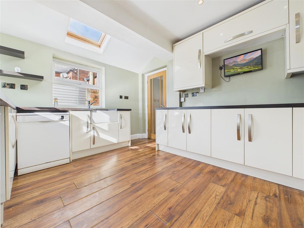 Property photo 3 of 12 Cam02453G0-Pr0205-Still006.Jpg