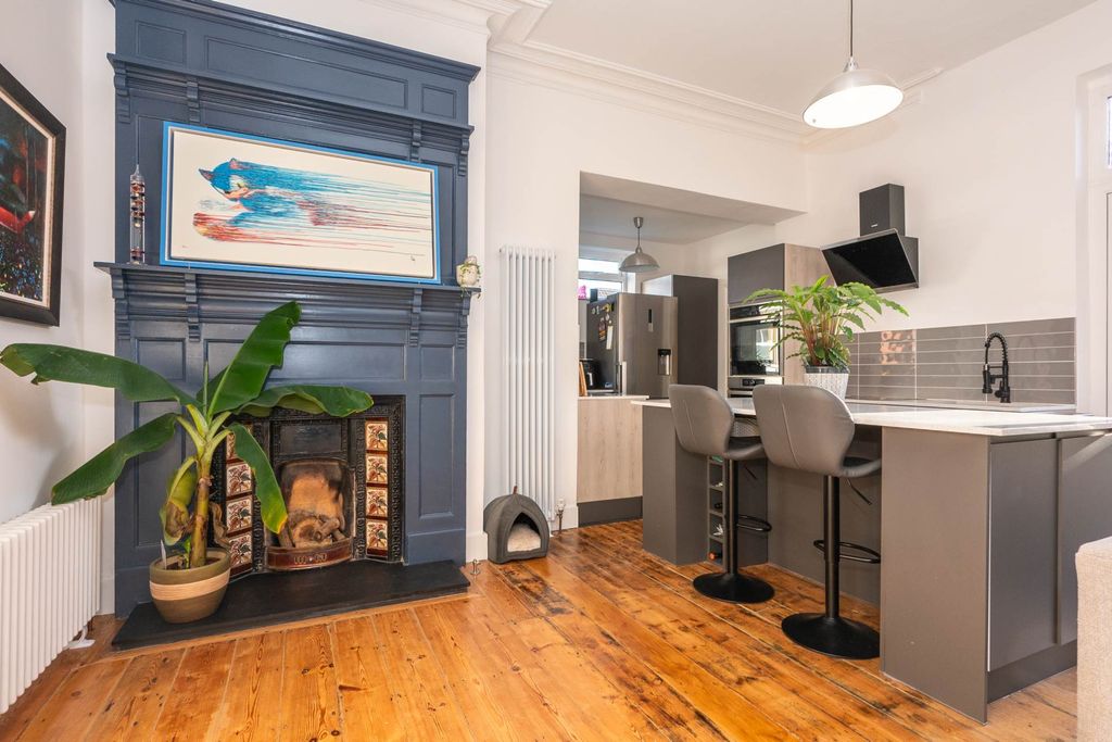 Property photo 2 of 24