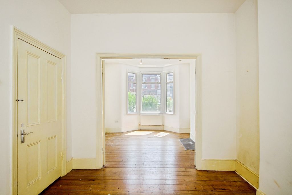 Property photo 2 of 15 Pbox-Img.Jpg