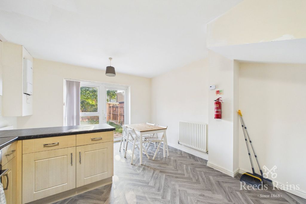 Property photo 3 of 15 Picture No. 02