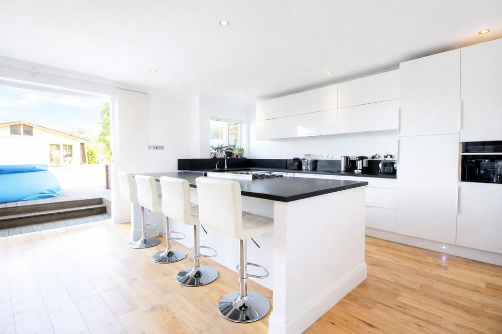 Property photo 2 of 15 9