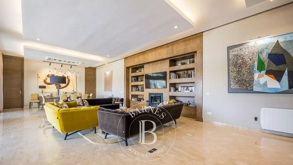 Property photo 2 of 36