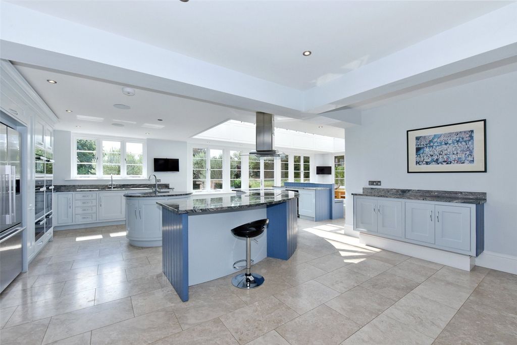 Property photo 3 of 16 Picture No. 14