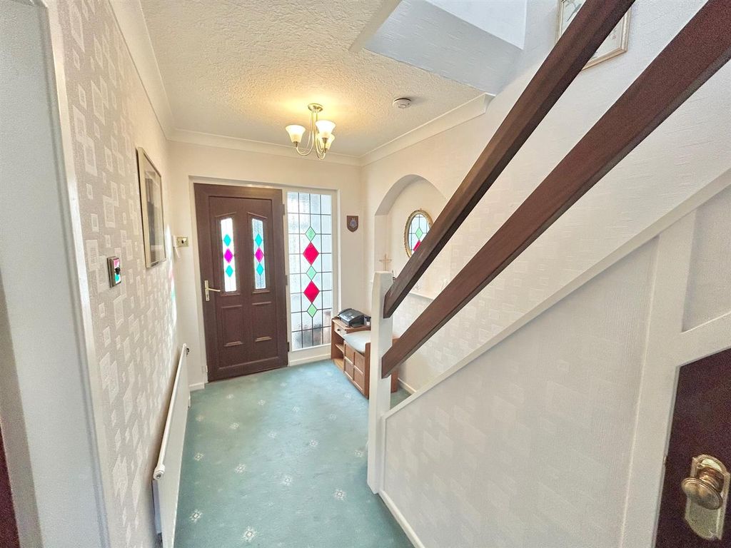 Property photo 2 of 16 Hall.Jpg