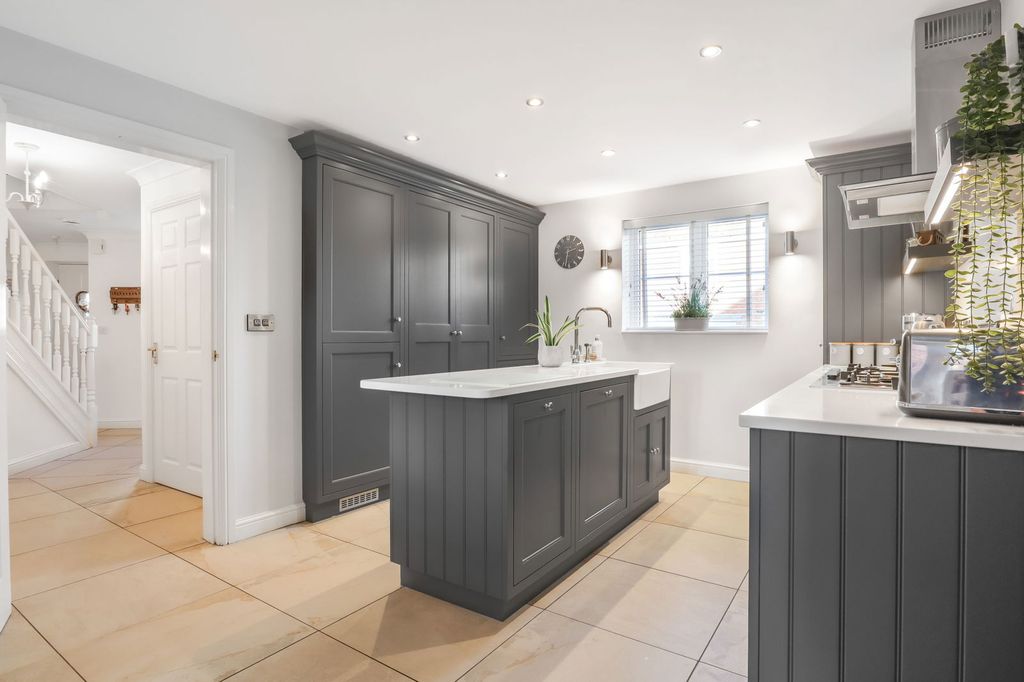 Property photo 2 of 30