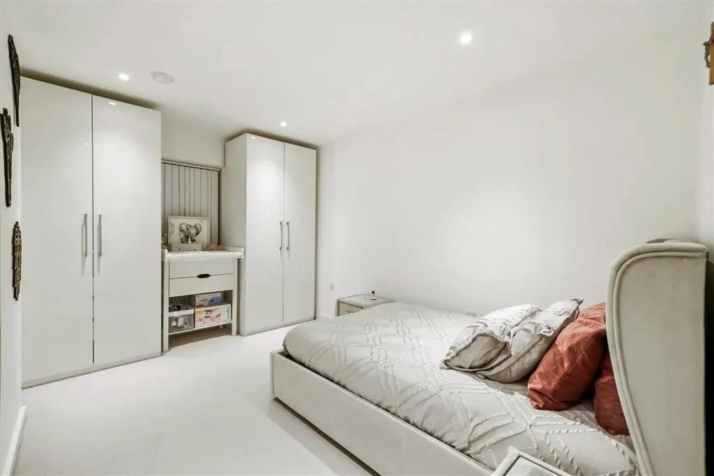 Property photo 3 of 5