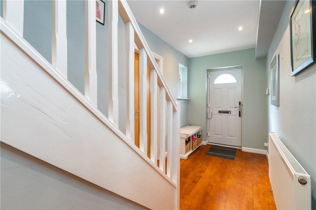 Property photo 3 of 31 Entrance Hall