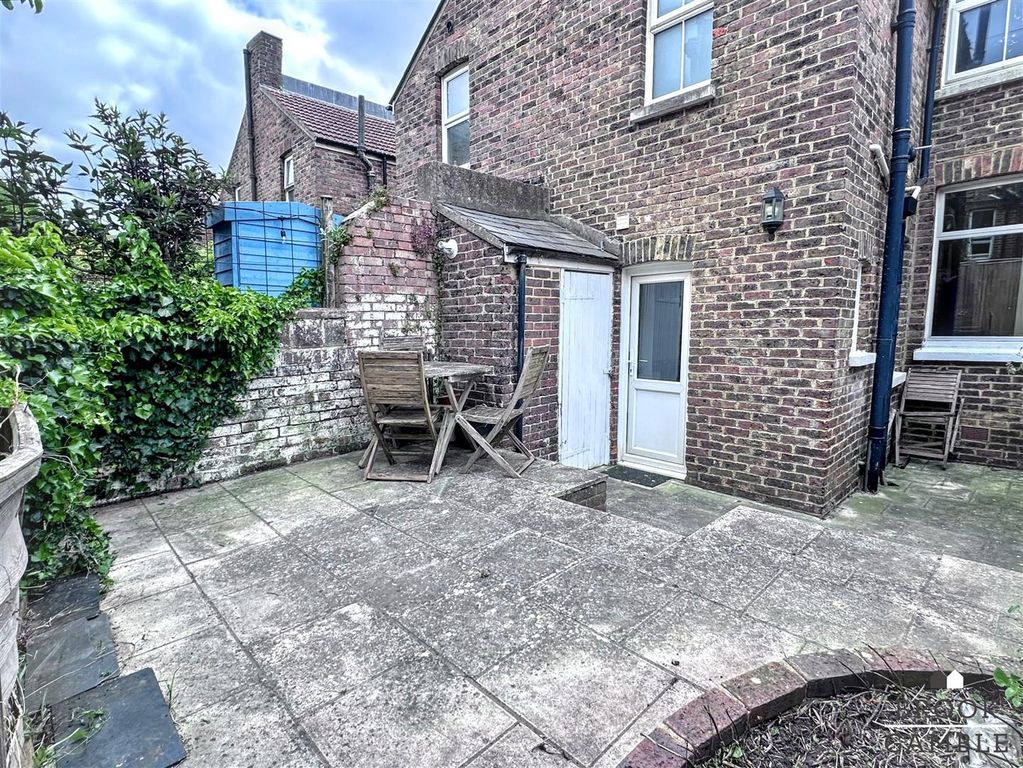 Property photo 2 of 15 01323 438506