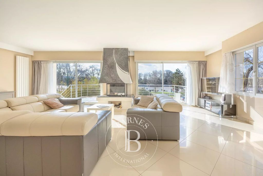 Property photo 3 of 21