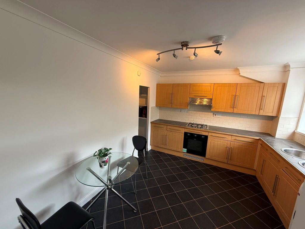 Property photo 2 of 10 Kitchen