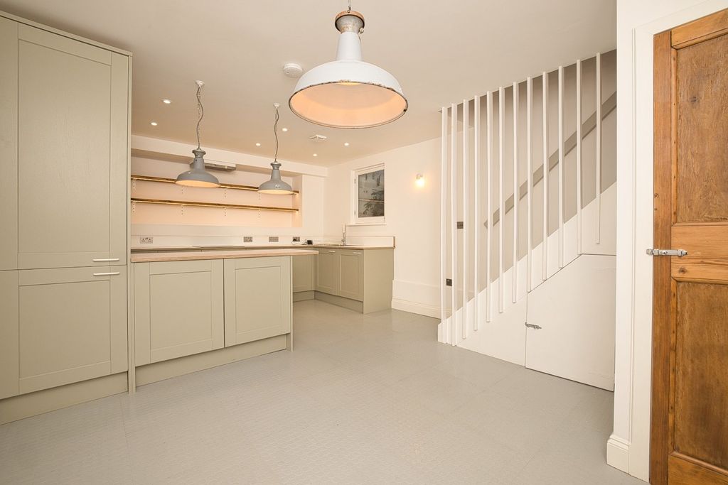 Property photo 2 of 17 Picture 2