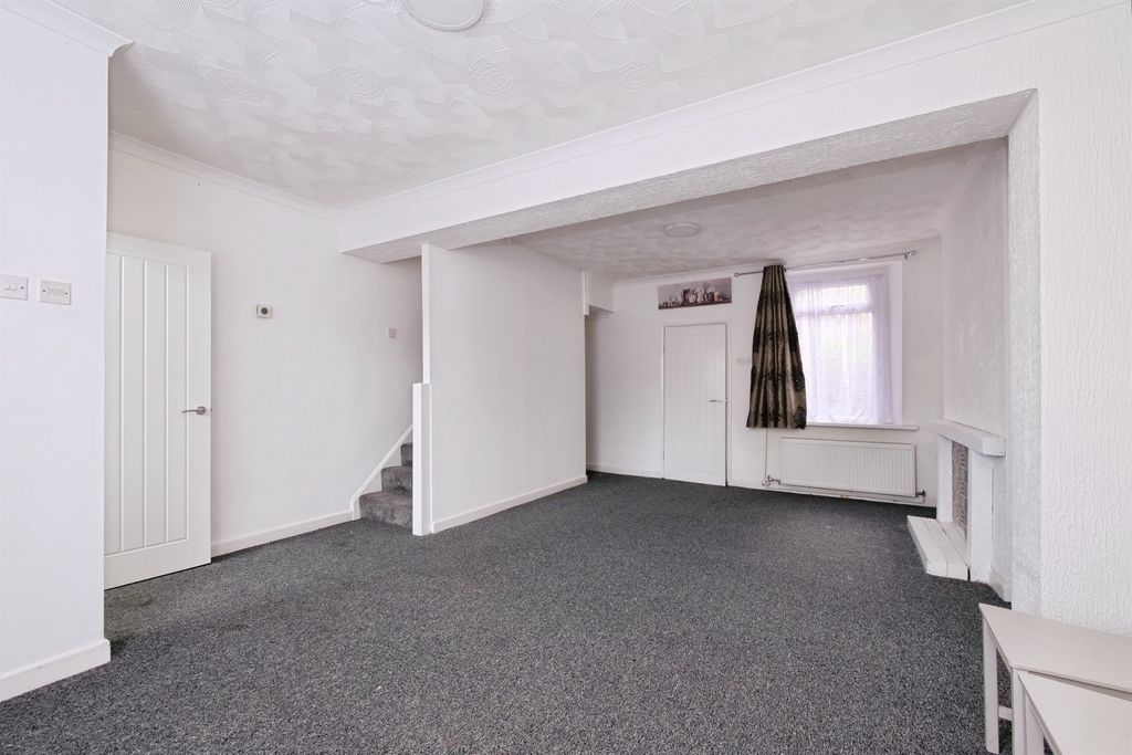 Property photo 3 of 35