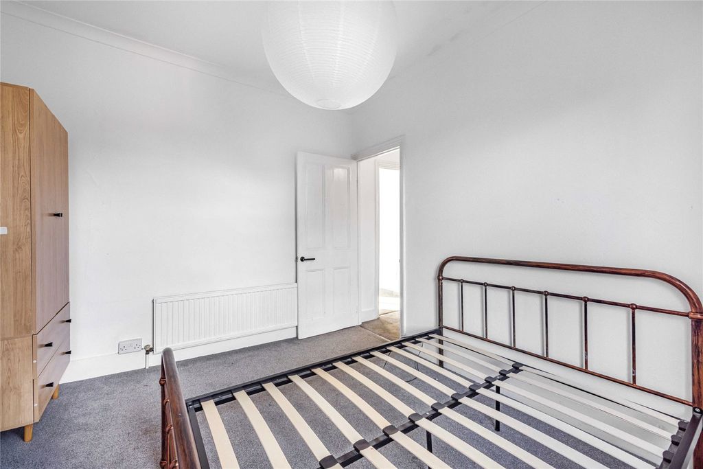 Property photo 3 of 18 Bedroom