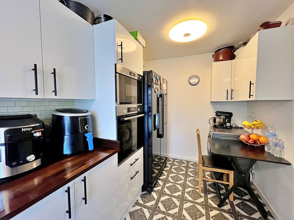 Additional image 5 of 4 bed flat for saleSilvertree Lane, Greenford UB6