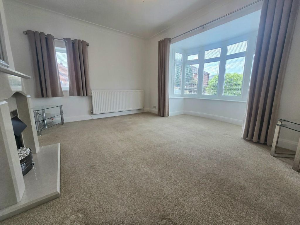 Property photo 3 of 14 Living