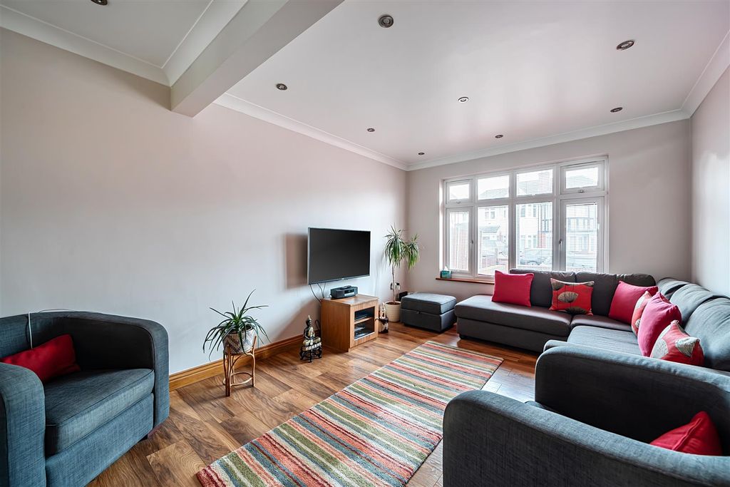 Property photo 2 of 20