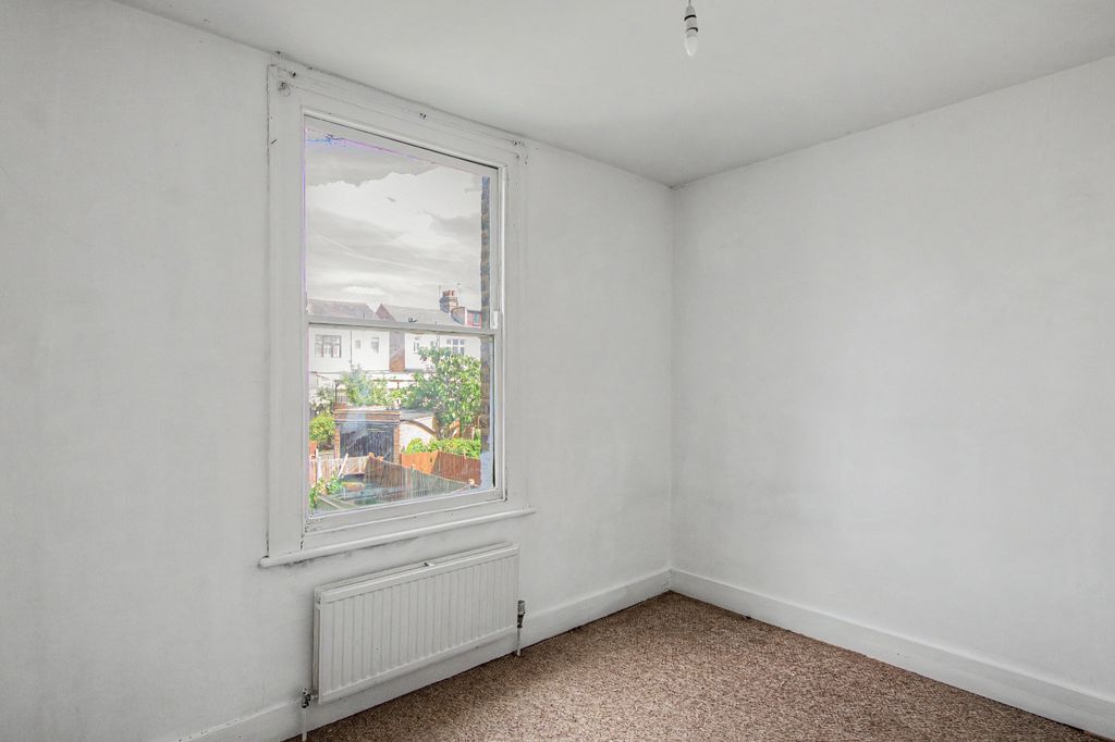 Property photo 3 of 12 Upper Flat 284, Mount Pleasant Road, Tottenham,  London, N17 6Ez