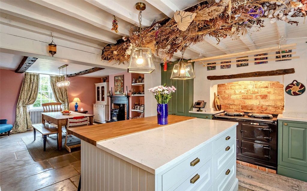 Property photo 3 of 19 Kitchen
