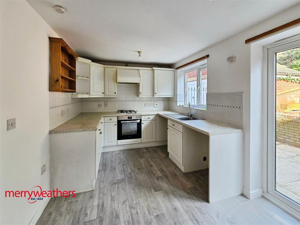 Property photo 3 of 11 Dining Kitchen