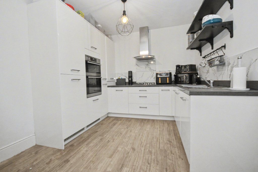 Property photo 3 of 19 Picture No. 17