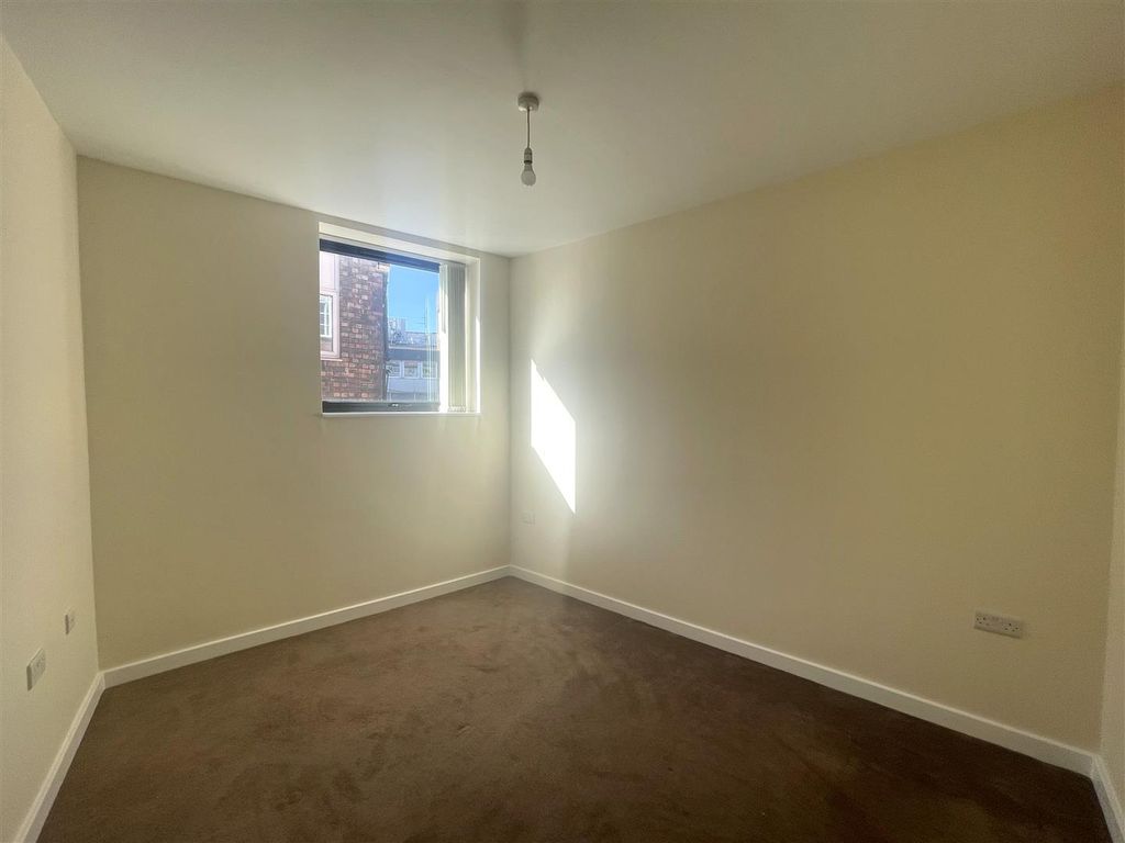 Property photo 1 of 6 Bedroom .Jpg