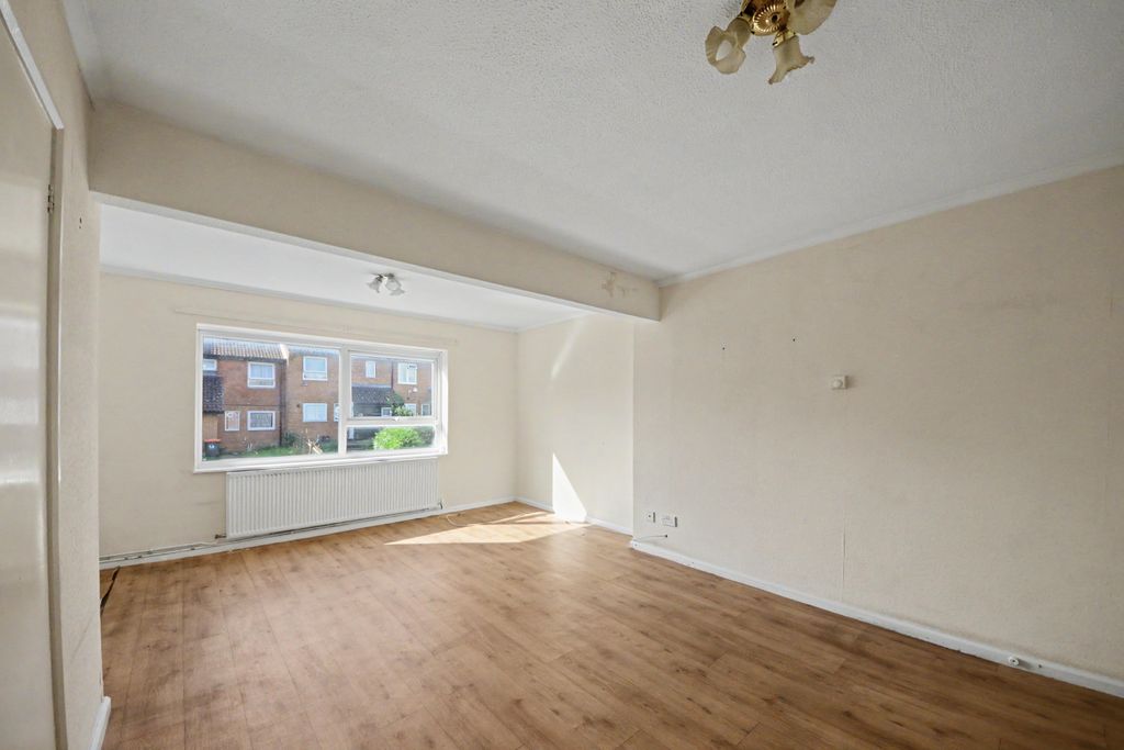 Property photo 3 of 16 30 Plaiters Way, Bidwell, Houghton Regis, Dunstable, Lu5 6Jz