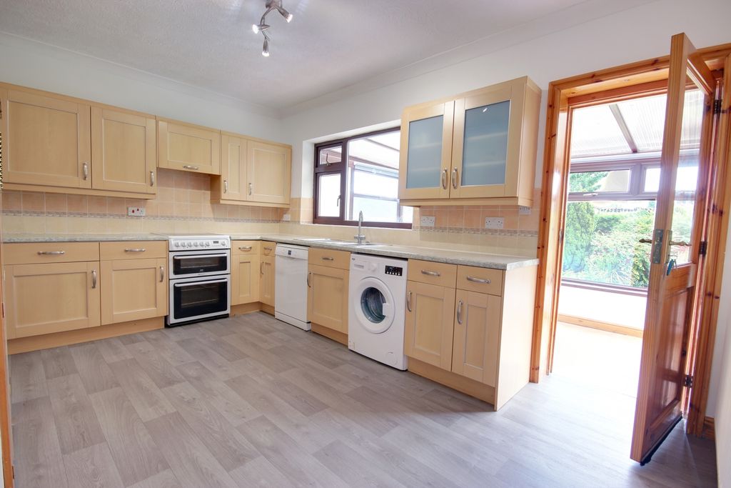 Property photo 3 of 18 1 Kit Din A