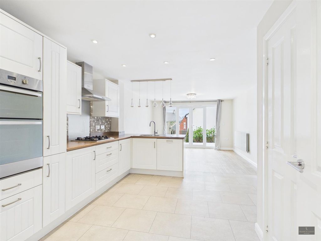 Property photo 1 of 15 Cam02887G0-Pr0615-Still021.Jpg