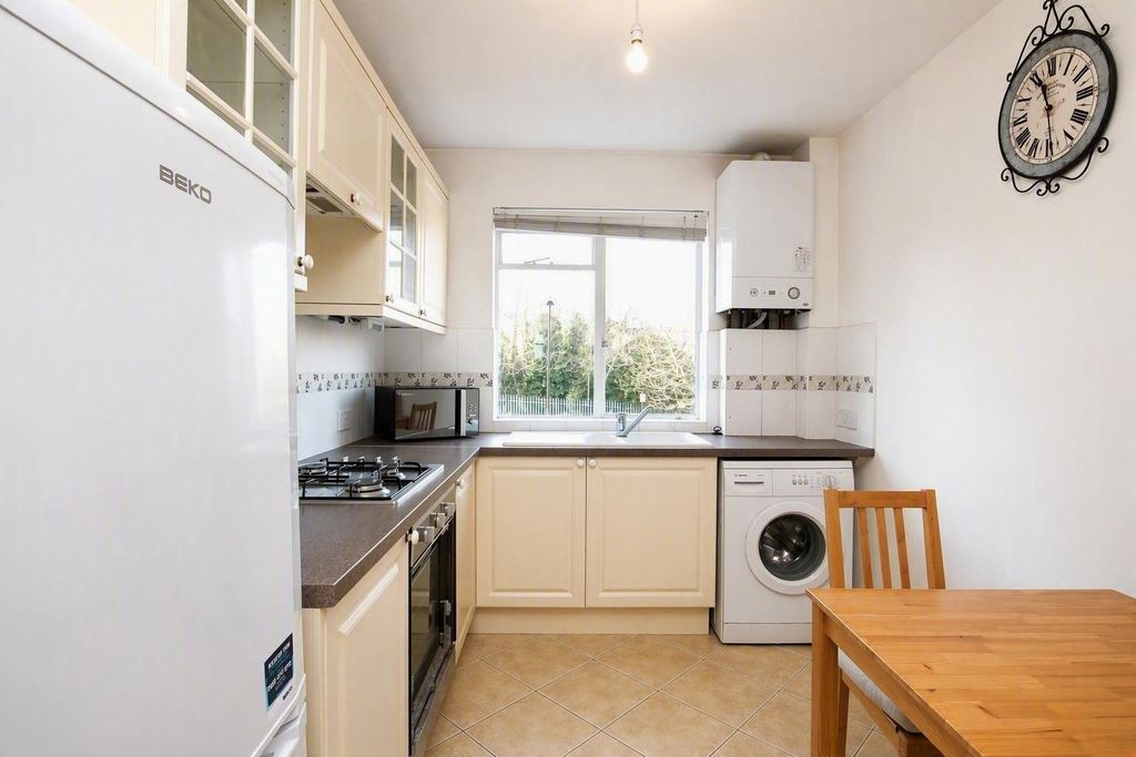 Property photo 1 of 7 Kitchen