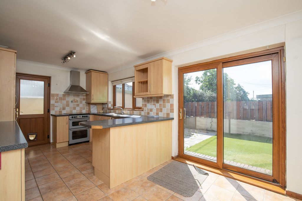 Property photo 3 of 22