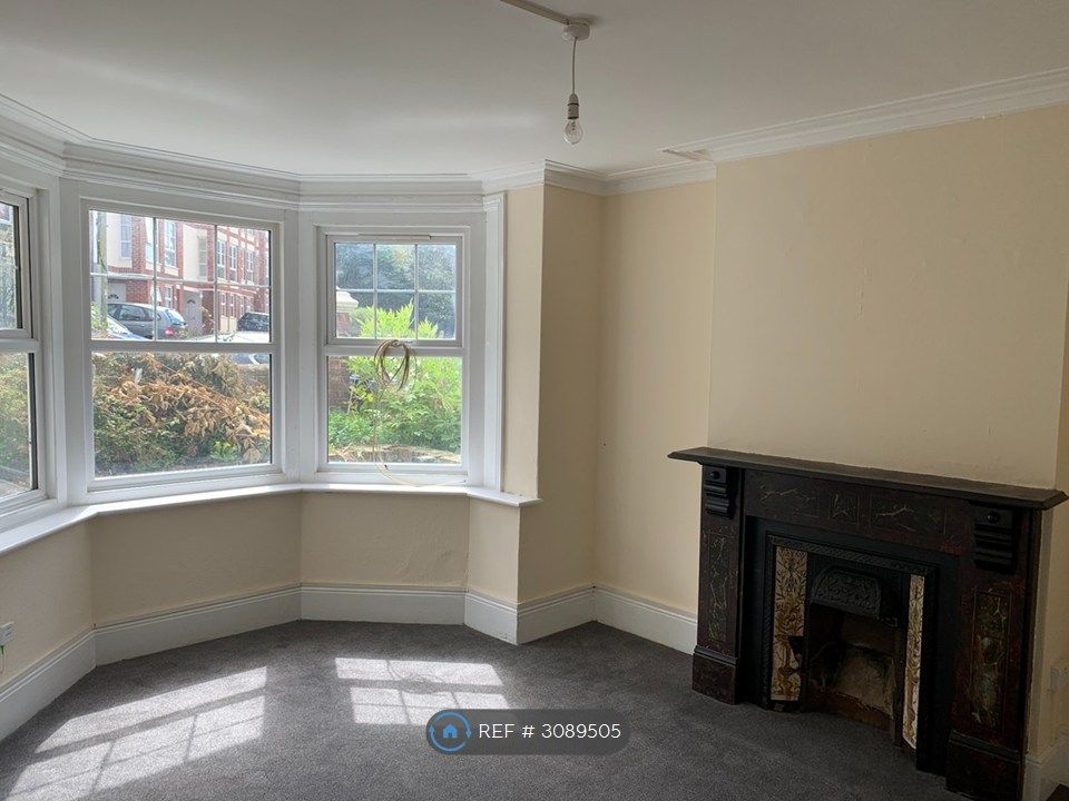 Property photo 1 of 19 Living Room