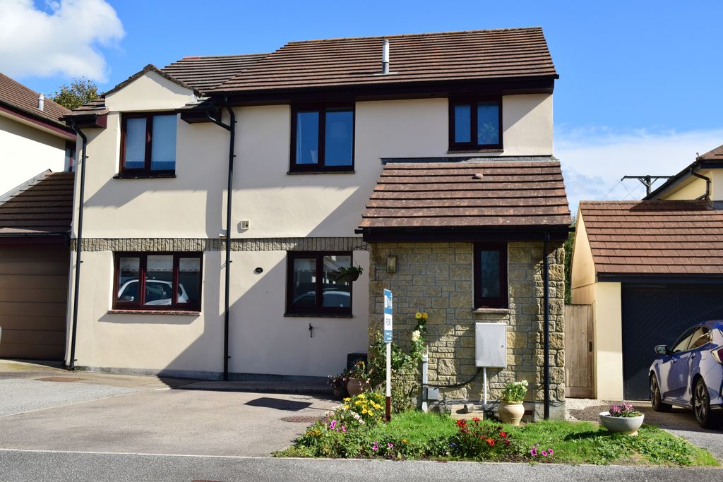 Property photo 1 of 14 4 Bedroom Link Detached House For Sale