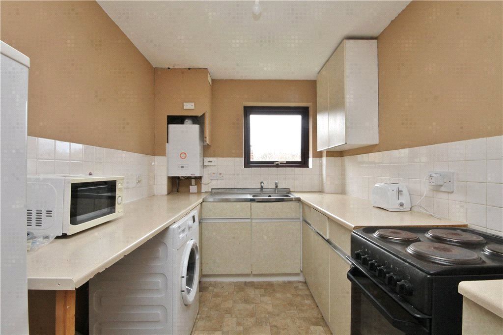 Property photo 3 of 8 Kitchen