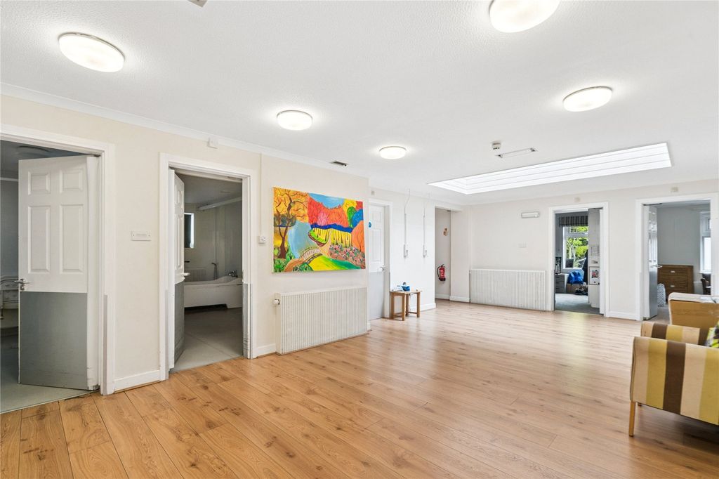 Property photo 2 of 14 Inner Hall