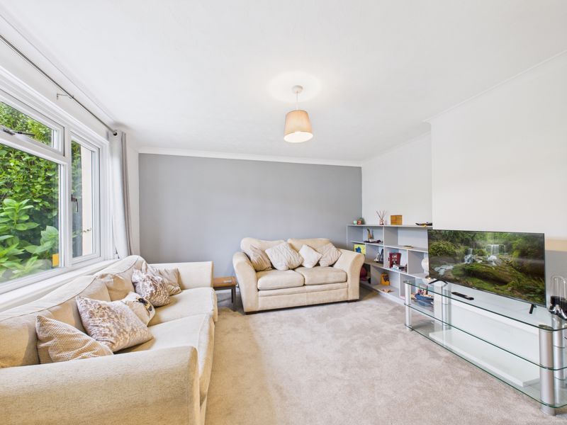 Property photo 2 of 11 Lounge