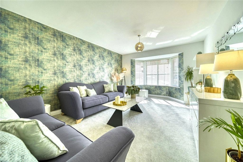 Property photo 1 of 14 Lounge