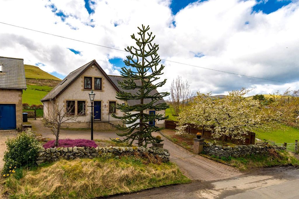 Property photo 1 of 32 Photo 33